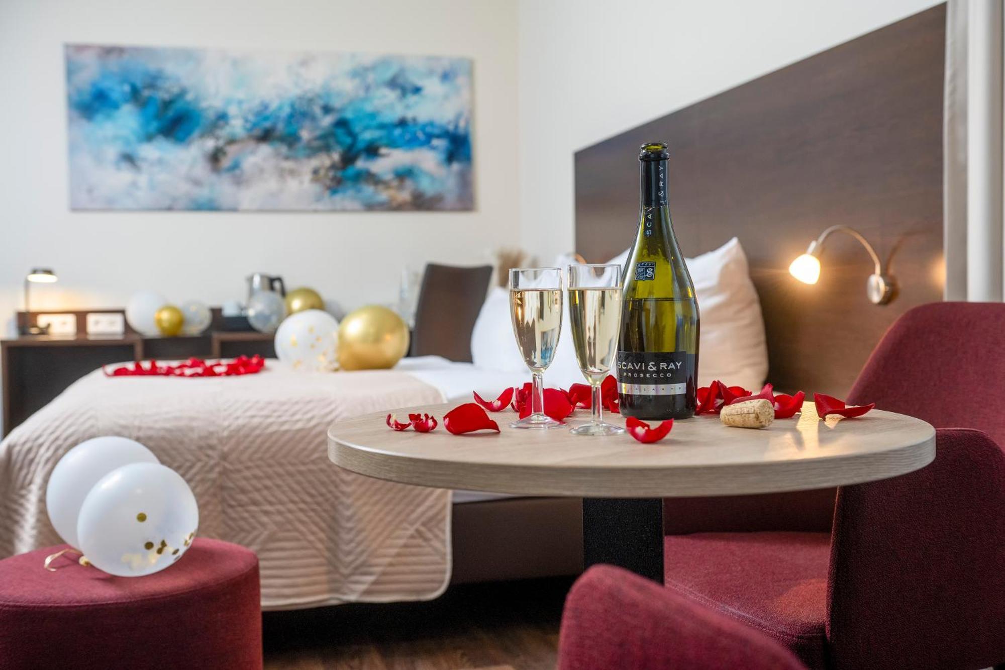 Junior Double Suite,1566930605:JPEG